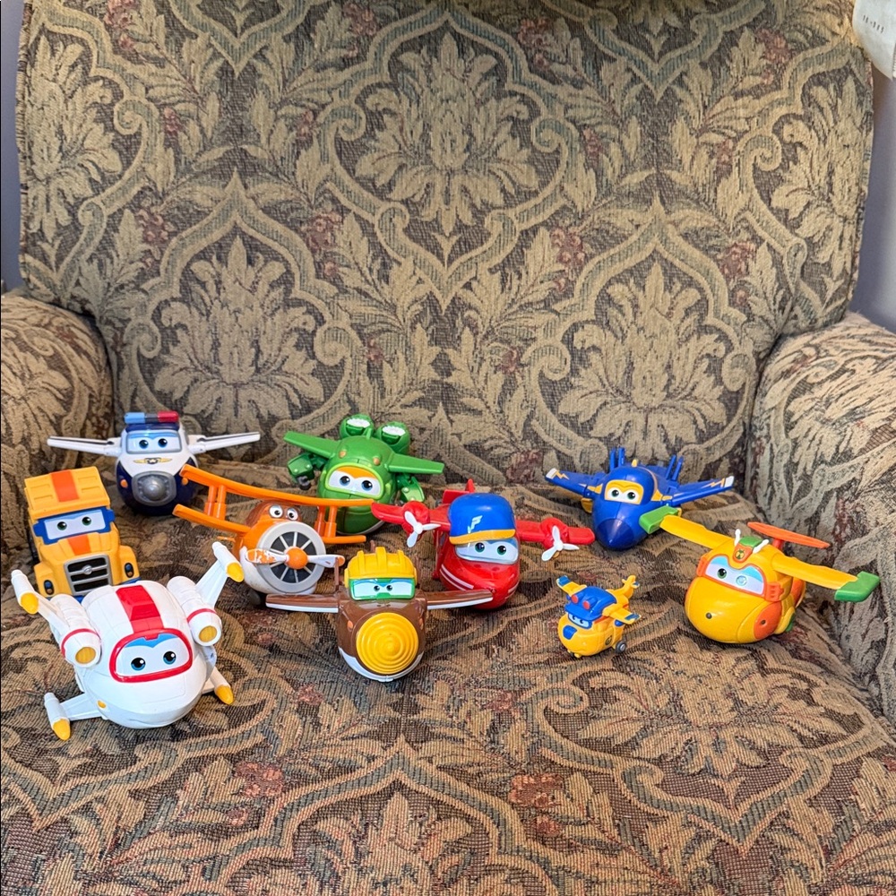 Vibrant Super Wing Cartoon Airplane and Vehicle Toy Collection
